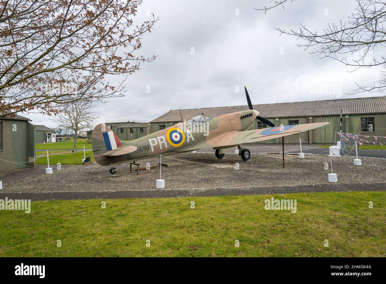 Avion de chasse Spitfire exposé au Yorkshire Air Museum près d'Elvington, York Banque D'Images