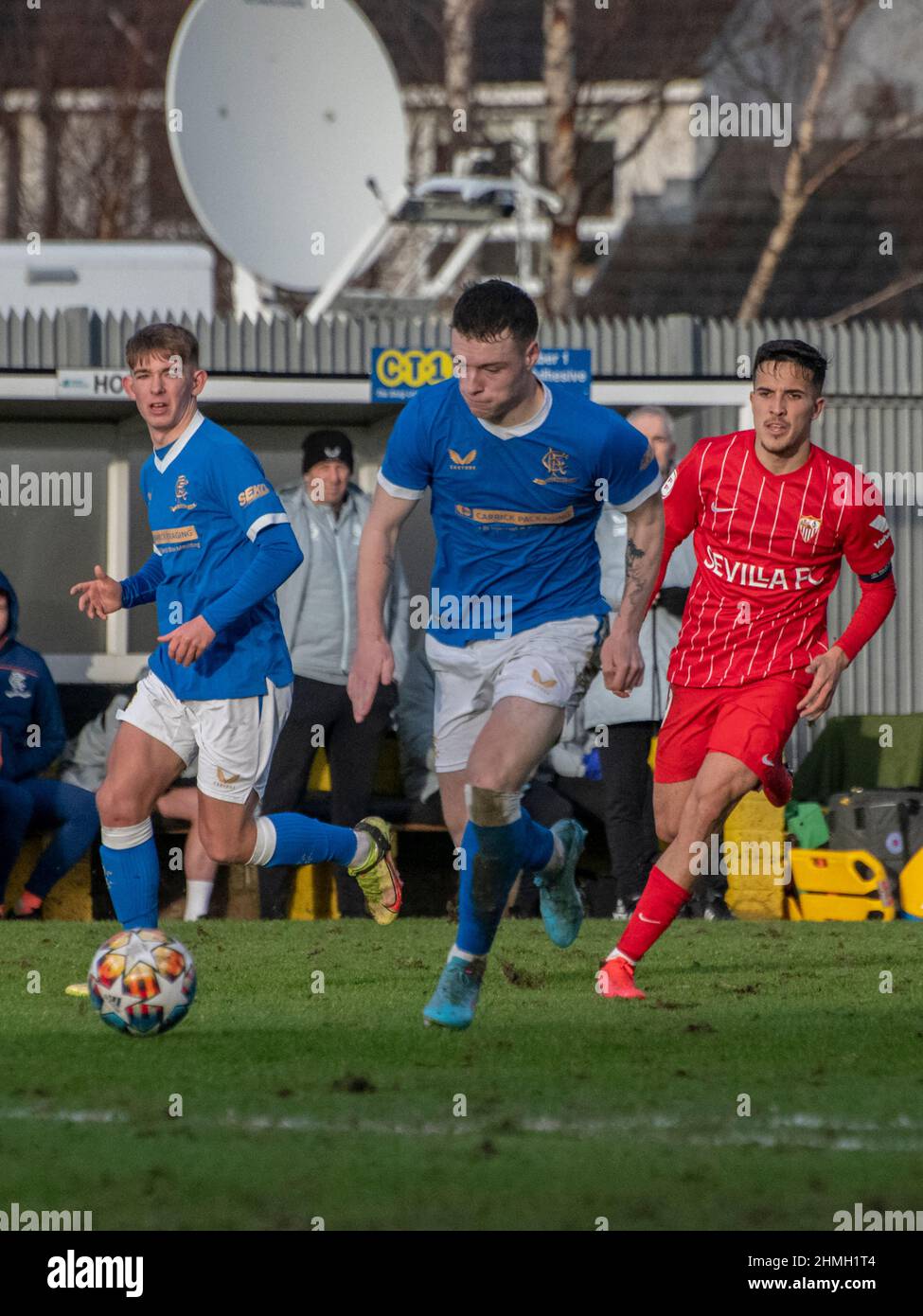 Dumbarton, Écosse. ROYAUME-UNI. 8th février 2022 : le match de la Ligue des jeunes de l'UEFA entre Rangers et Séville (u19s) au stade Dumbarton, en Écosse. Banque D'Images