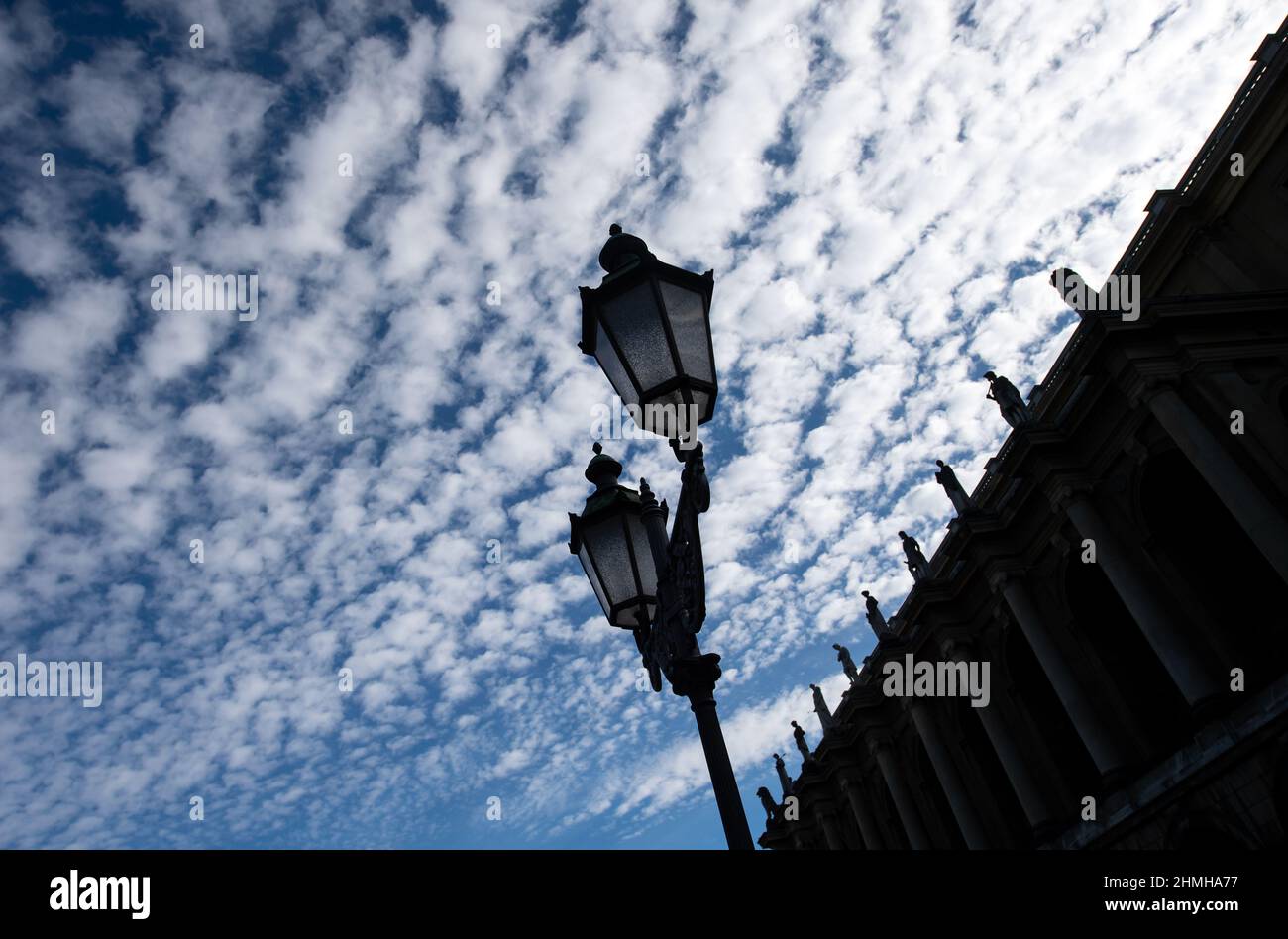 Munich, Allemagne. 10th févr. 2022. Le ciel bleu est visible au-dessus de la résidence dans le centre-ville. Credit: Sven Hoppe/dpa/Alay Live News Banque D'Images