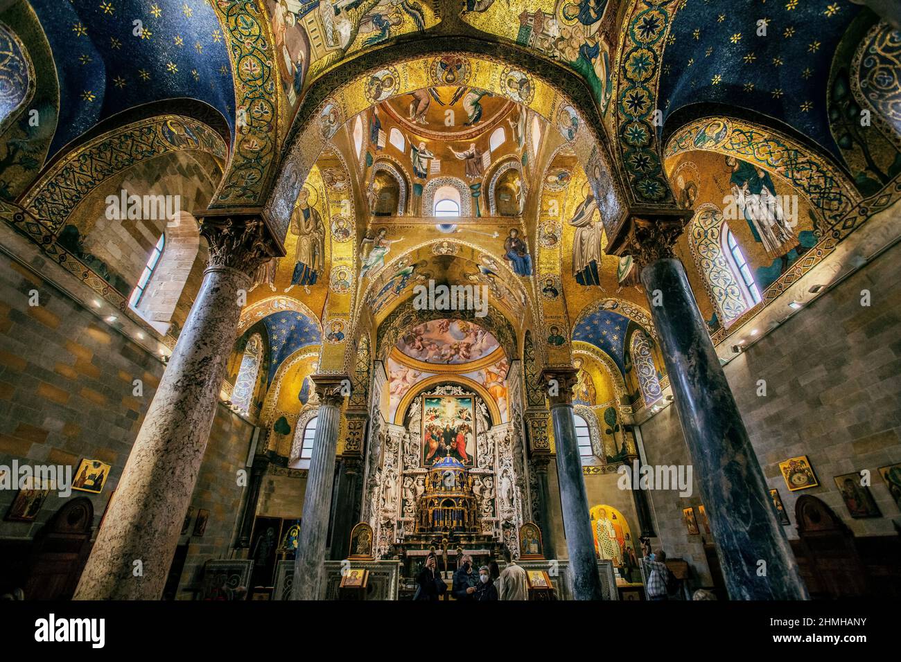 Intérieur avec mosaïques d'or de l'église de Santa Maria dell'Ammiraglio (église Admiral), Palerme, Sicile, Italie Banque D'Images