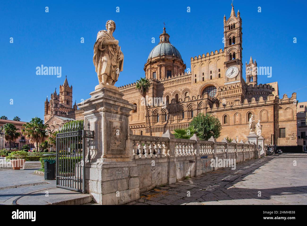 Cathédrale sur la via Vittorio Emanuele dans la vieille ville, Palerme, Sicile, Italie Banque D'Images