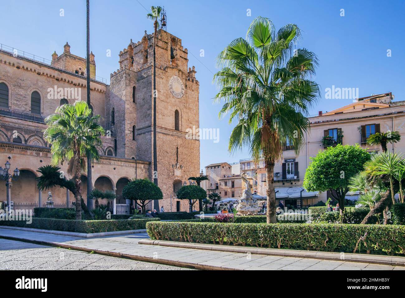 Piazza Vittorio Emanuele avec la cathédrale, Monreale, Sicile, Italie Banque D'Images