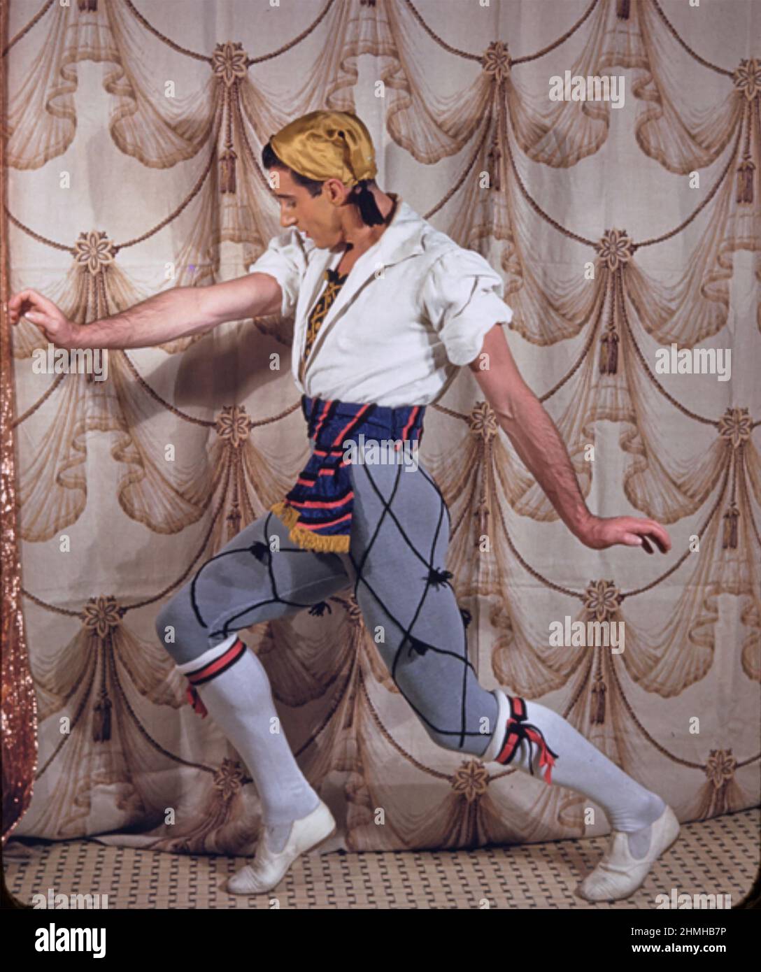 ANTON DOLIN (1904-1983) danseur de ballet et chorégraphe anglais dans 'Capriccioso' ou 'Italian Suite' en 1940 Banque D'Images