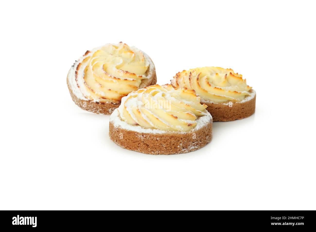 Nourriture de Pâques. Concept de nourriture de Pâques avec de petits gâteaux et de la crème isolés sur fond blanc. Nourriture de Pâques Banque D'Images