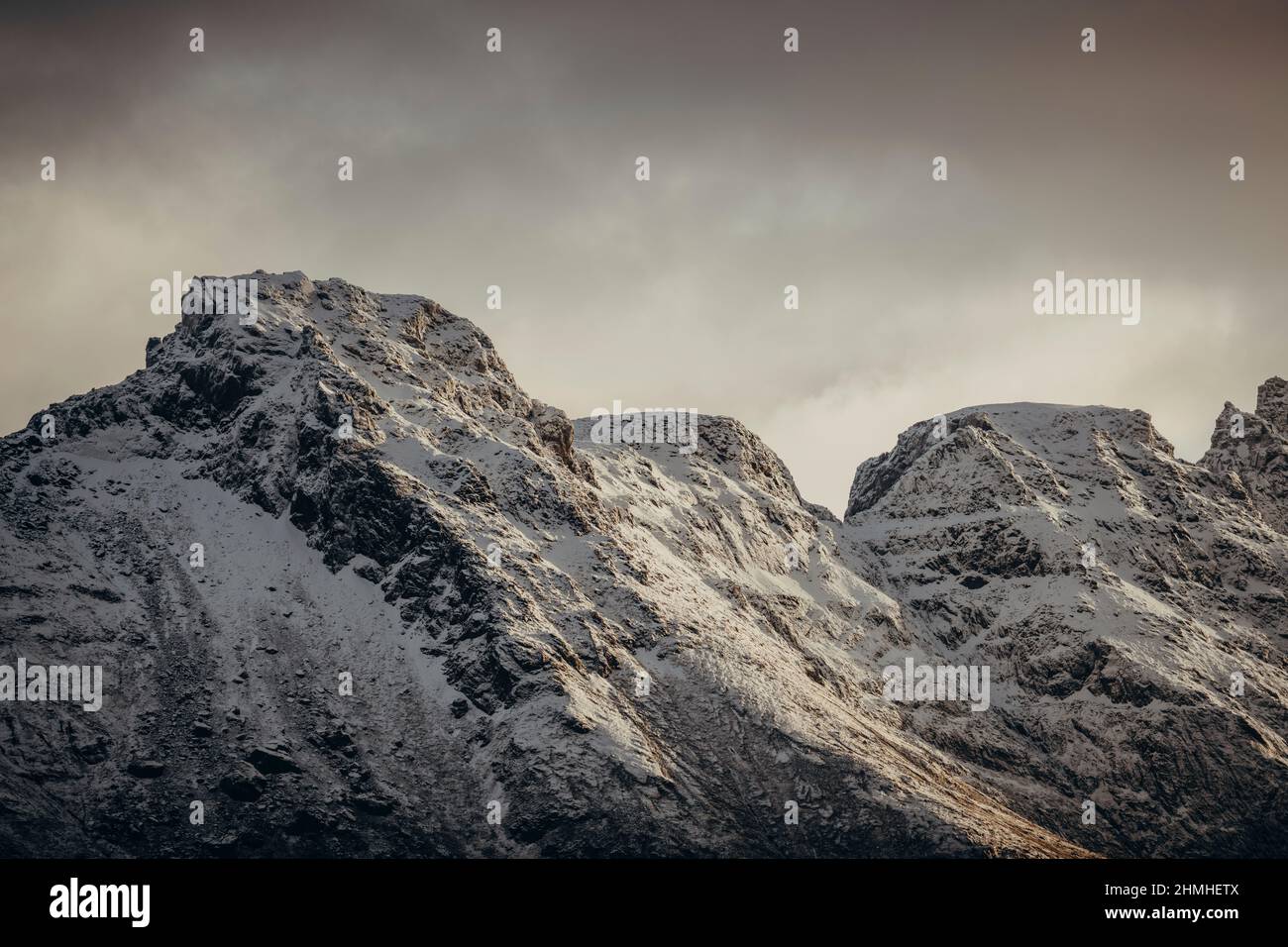 Montagnes, massif montagneux, Fredvang, Moskenesøya, Lofoten, Norvège, Europe, automne Banque D'Images