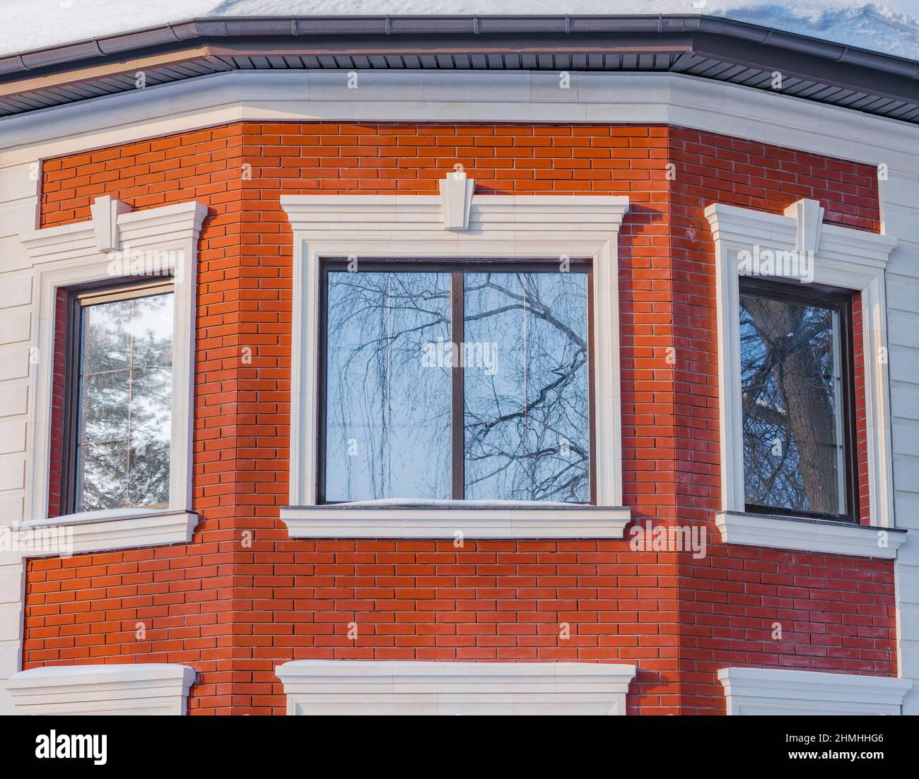 Fenêtres de la nouvelle maison de ville. Banque D'Images