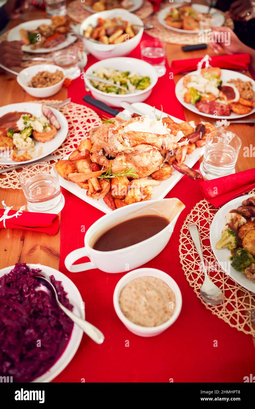 Gros plan de la nourriture sur la table pour le repas de Noël en famille Banque D'Images