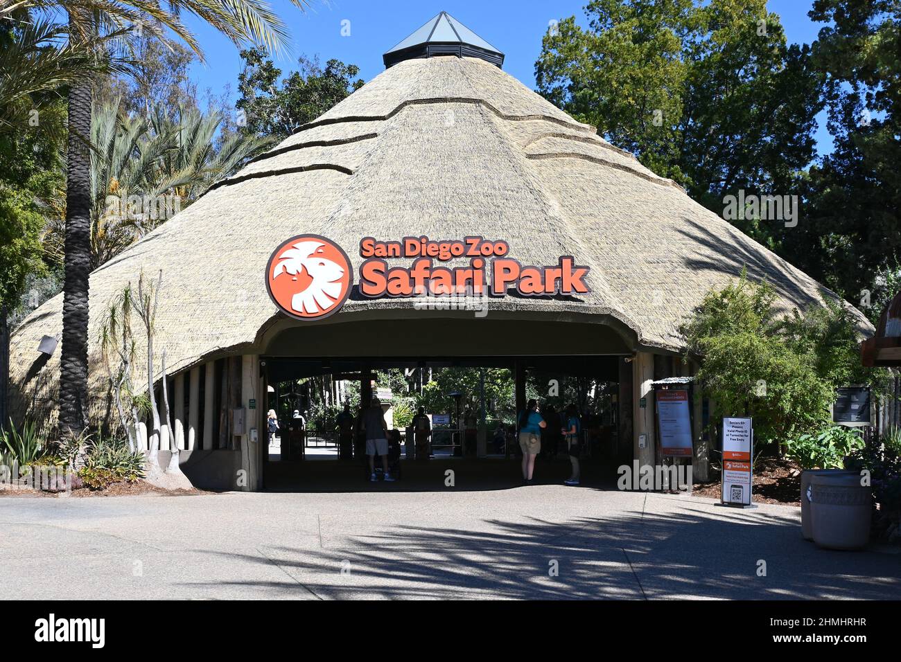 ESCONDIDO, CALIFORNIE - 9 FÉVRIER 2022 : entrée au San Diego Zoo Safari Park. Banque D'Images