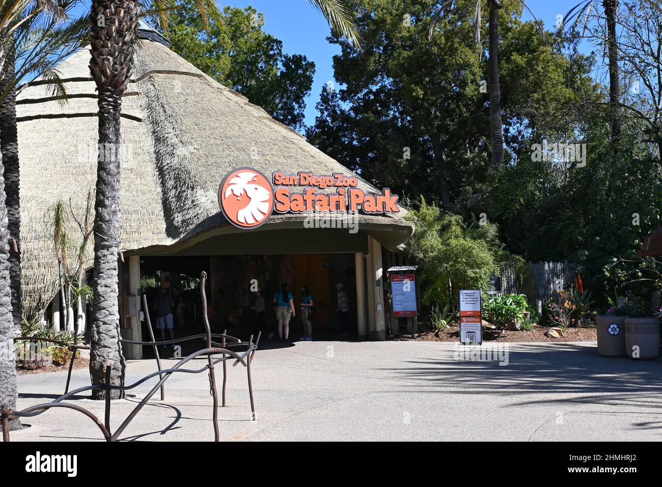ESCONDIDO, CALIFORNIE - 9 FÉVRIER 2022 : entrée au parc de safari du zoo de San Diego. Banque D'Images
