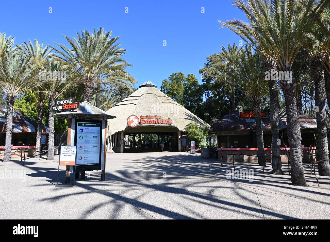 ESCONDIDO, CALIFORNIE - 9 FÉVRIER 2022 : entrée principale du San Diego Zoo Safari Park. Banque D'Images