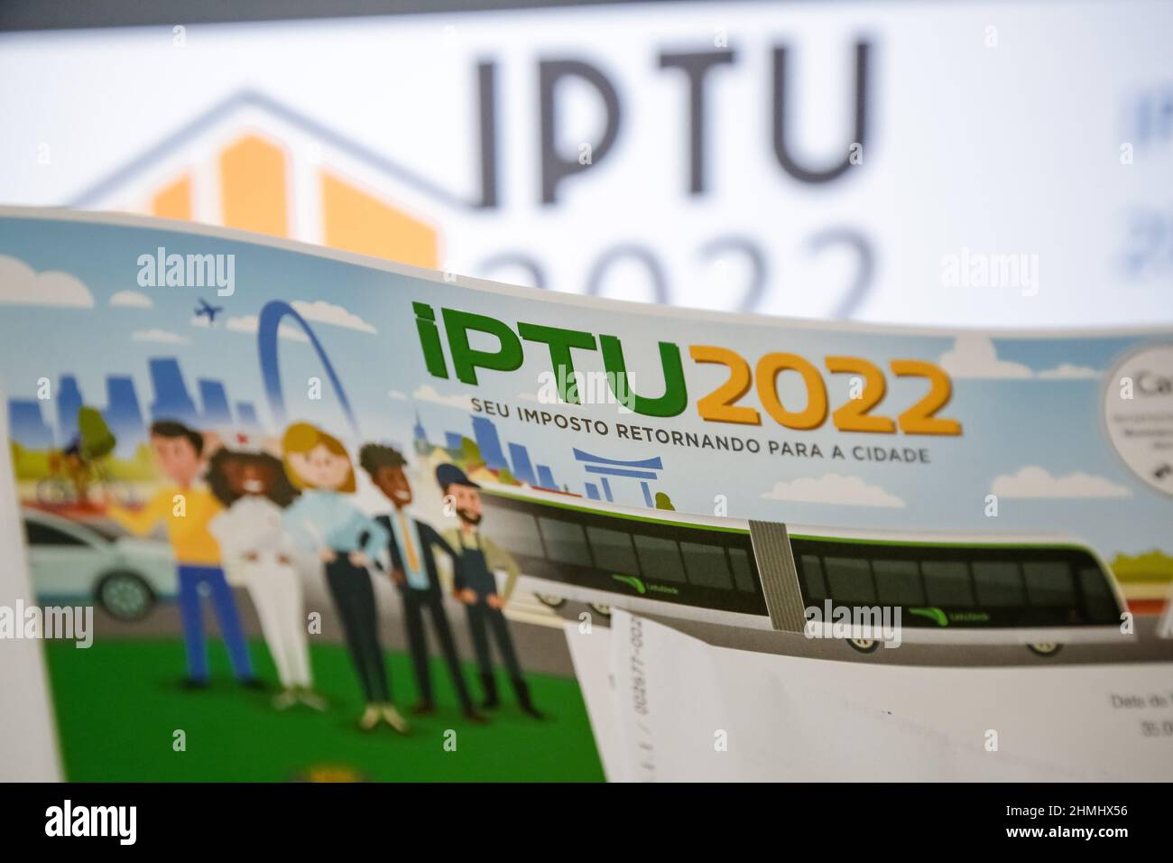 SÃO JOSÉ DOS CAMPOS, SP - 10.02.2022: PRAZO PARA PAGAMENTO IPTU 2022 - selon la ville de São Paulo, les contribuables recevront d'abord la notification de la libération d'impôt avec la possibilité de paiement en espèces ou dans le premier versement. Pour ceux qui choisissent de payer en acomptes provisionnels, un seul formulaire sera envoyé contenant tous les feuillets de versements futurs, qui peuvent être payés mensuellement, selon la date d'échéance de chaque versement. (Photo: Luis Lima Jr/Fotoarena) Banque D'Images