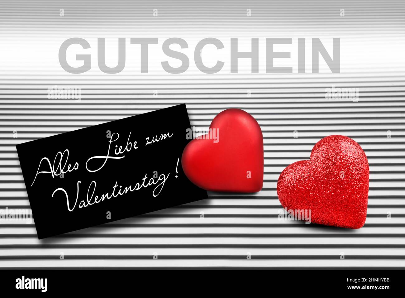 La Saint Valentin Joyeuse Et L Amour Allemand Avec Deux Coeurs Rouges Et Un Bon Cadeau Photo Stock Alamy