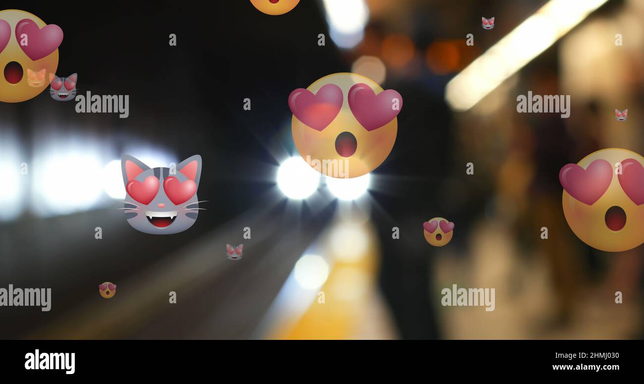 Image de plusieurs icônes emoji avec les yeux du cœur sur le train hors foyer en arrière-plan Banque D'Images