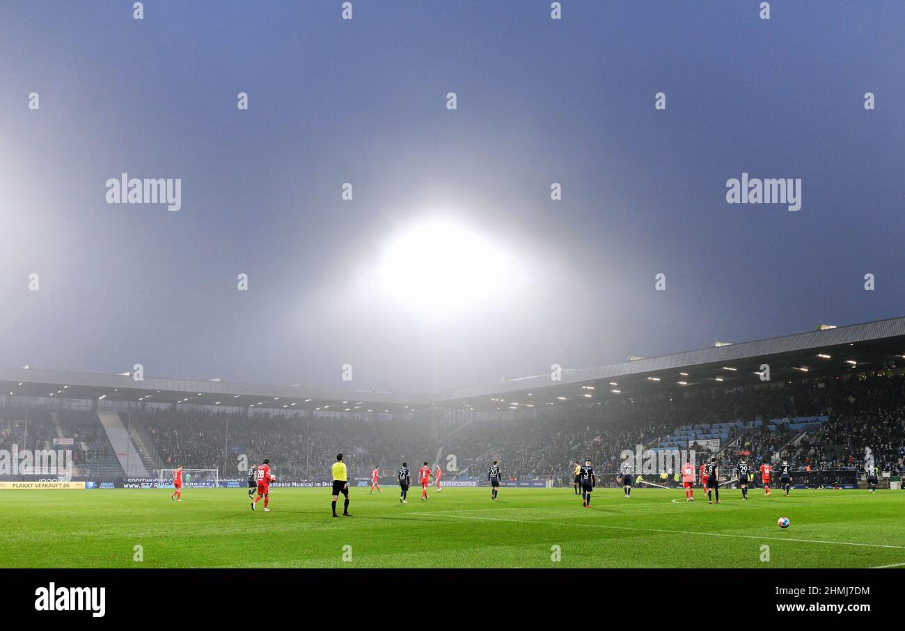 Bundesliga, Vonovia Ruhrstadion Bochum: VFL Bochum vs FC Union Berlin; scène de match dans le stade sous les projecteurs Banque D'Images