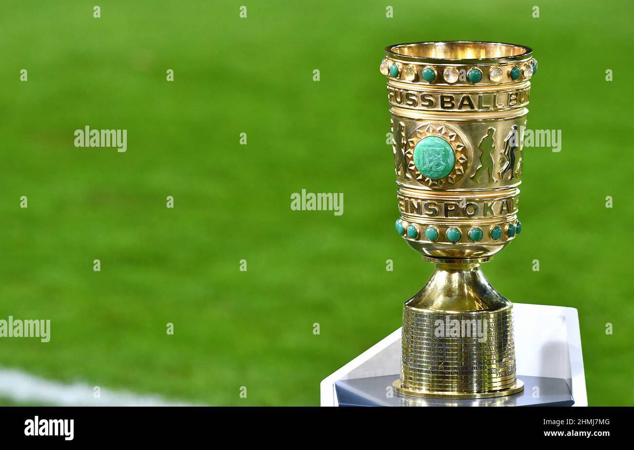 DFB Pokal, Rhein Energie Stadium Cologne : 1. FC Köln vs Hamburger SV ; trophée coupe DFB Banque D'Images