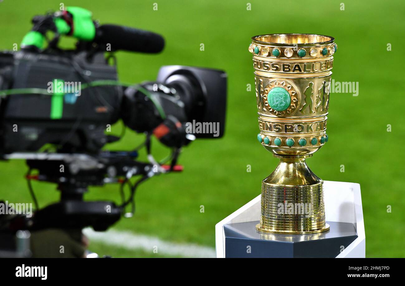DFB Pokal, Rhein Energie Stadium Cologne : 1. FC Köln vs Hamburger SV ; trophée coupe DFB Banque D'Images