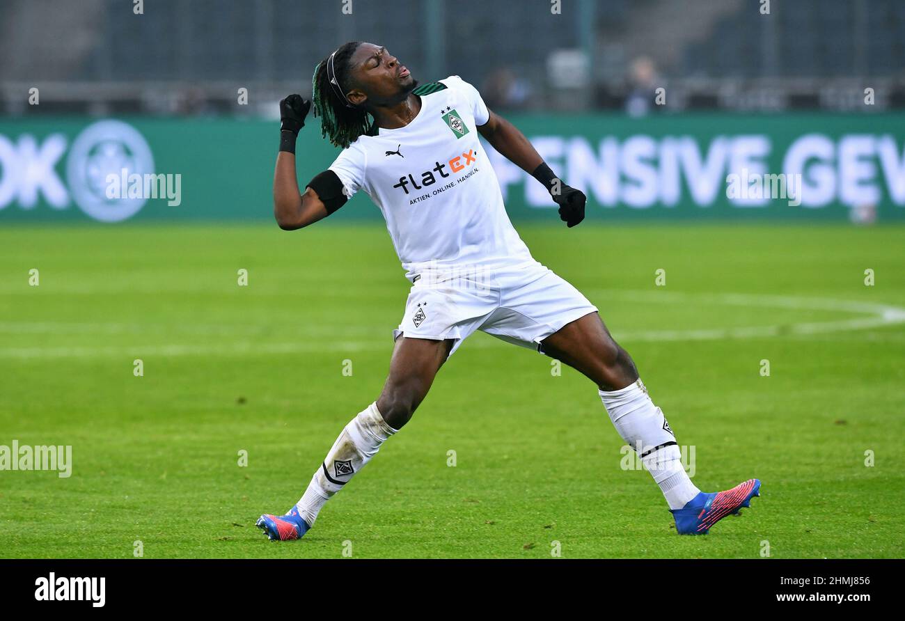 Bundesliga, Parc Borussia Mönchengladbach: Bor. Mönchengladbach vs FC Union Berlin; Manu Kone fête après avoir obtenu son score Banque D'Images