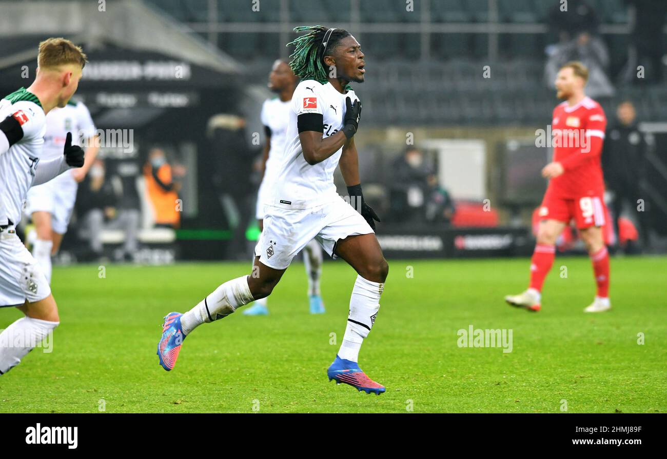 Bundesliga, Parc Borussia Mönchengladbach: Bor. Mönchengladbach vs FC Union Berlin; Manu Kone fête après avoir obtenu son score Banque D'Images