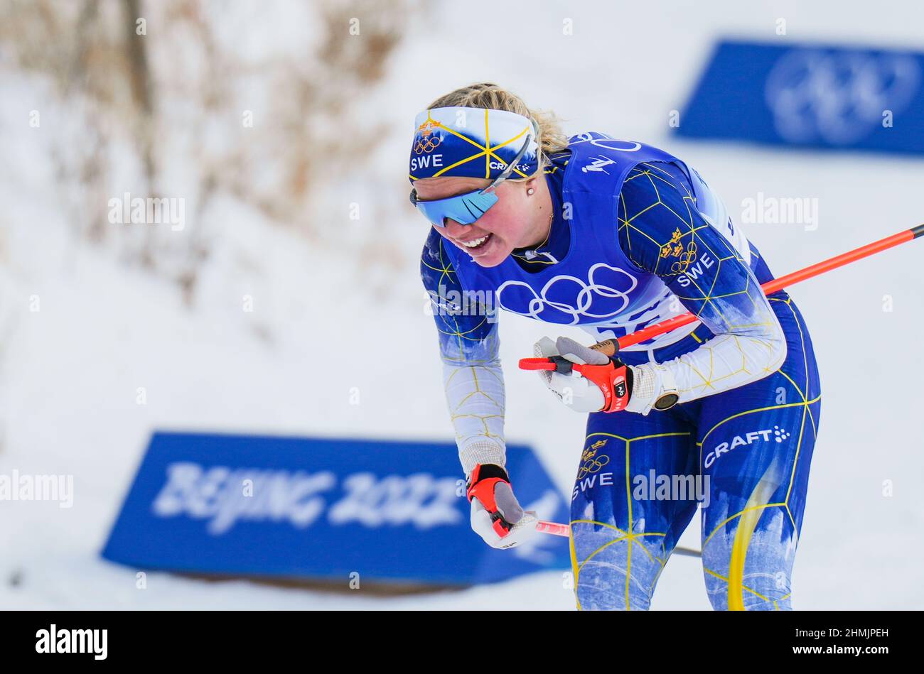 Zhangjiakou, province chinoise du Hebei. 10th févr. 2022. Emma Ribom, de Suède, participe à la compétition de ski de fond classique 10km féminin au Centre national de ski de fond de Zhangjiakou, dans la province de Hebei, dans le nord de la Chine, le 10 février 2022. Credit: Liu Chan/Xinhua/Alay Live News Banque D'Images