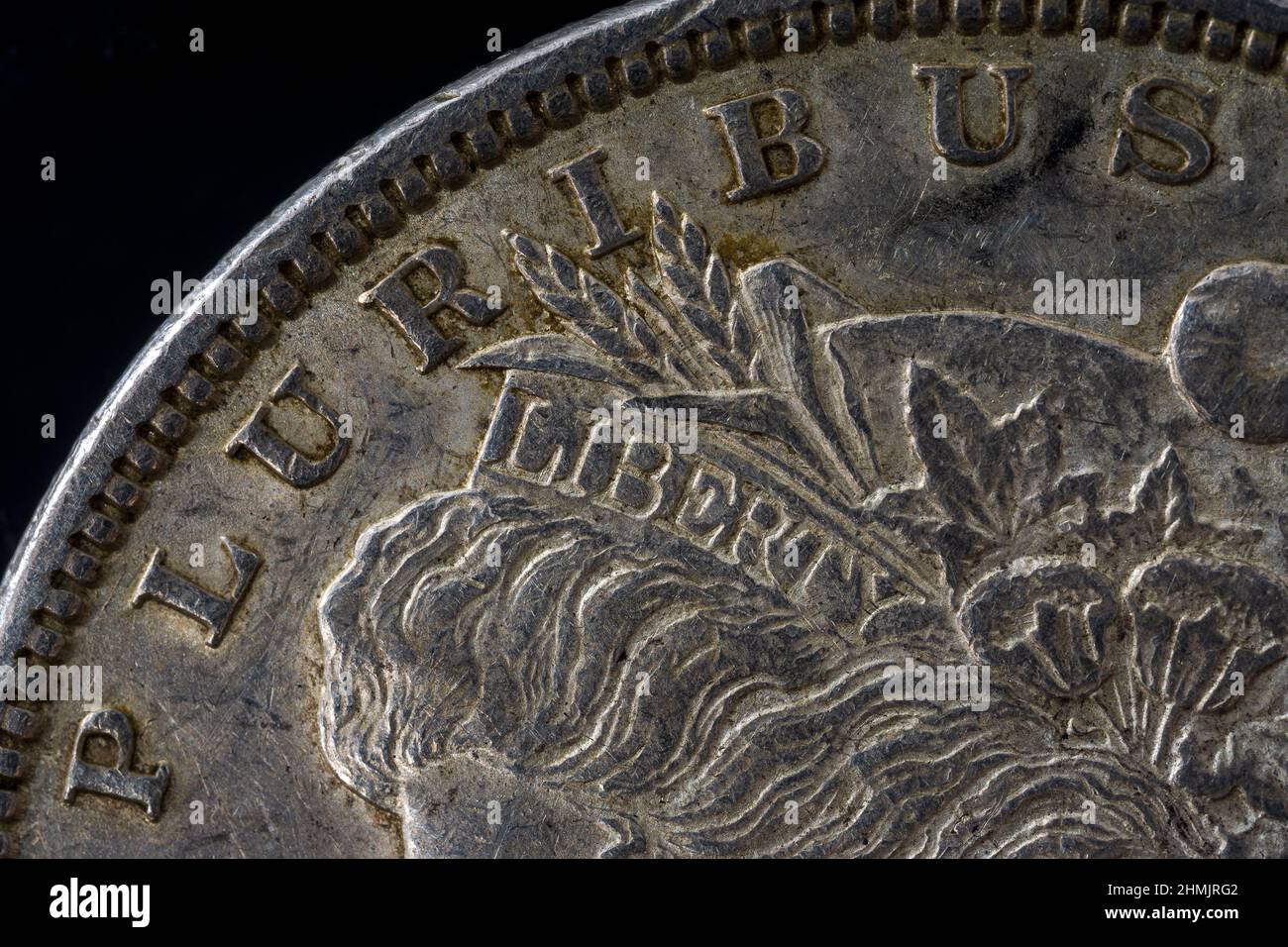 Détail Macro Shot de Liberty Morgan Dollar Pluribus Liberty fond noir Banque D'Images