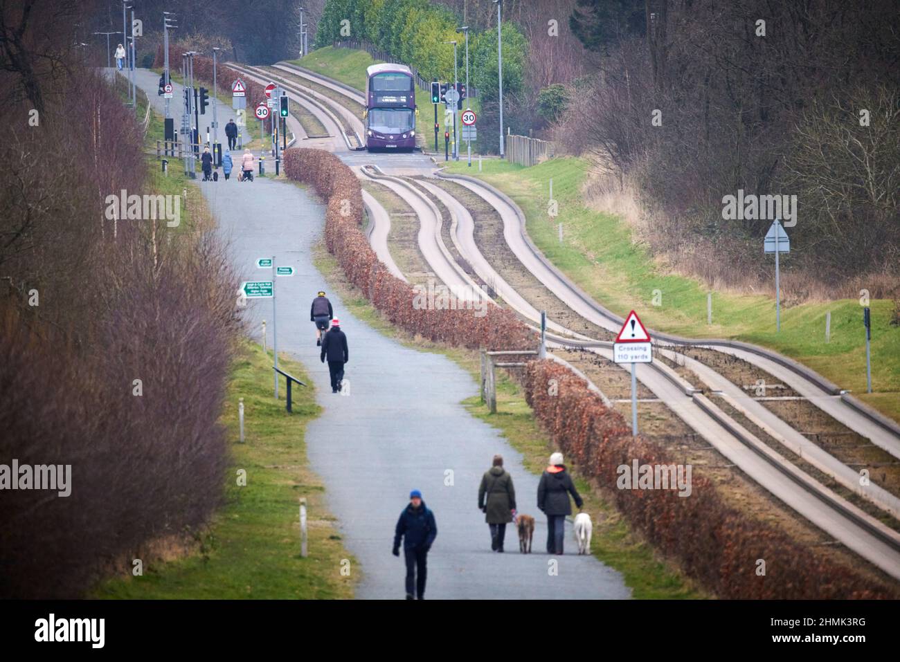 Section de bus guidée de Manchester de Leigh-Salford-Manchester bus Rapid Transit à Tyldesley Banque D'Images