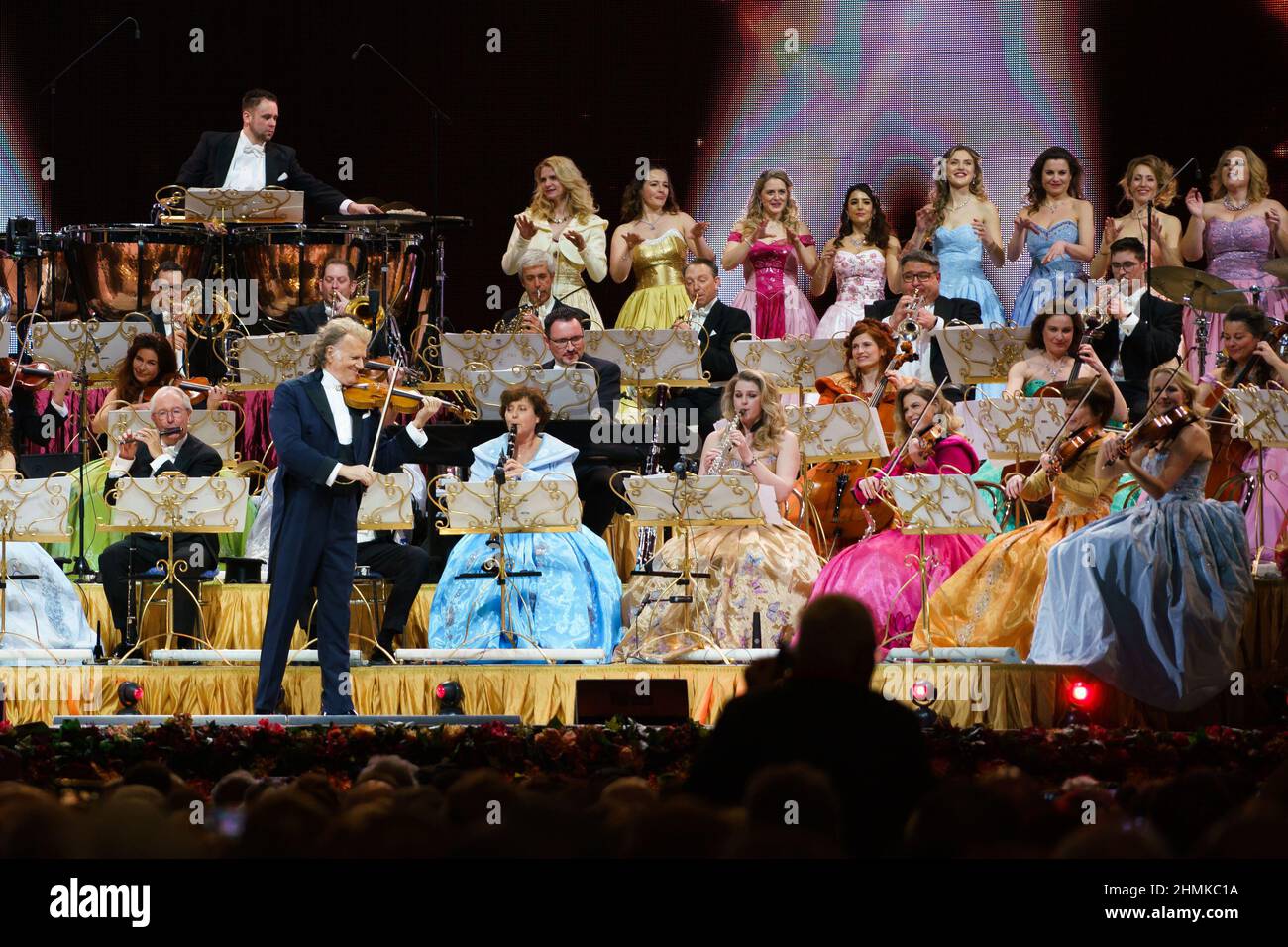 Madrid, Espagne. 10th févr. 2022. Le violoniste néerlandais André Rieu se produit lors du concert Happy Together 2022 au Centre Wizink de Madrid. (Photo par Atilano Garcia/SOPA Images/Sipa USA) crédit: SIPA USA/Alay Live News Banque D'Images