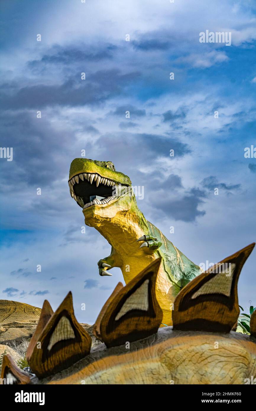 Le plus grand dinosaure T Rex au monde, Drumheller, Alberta, Canada Photo Stock Alamy