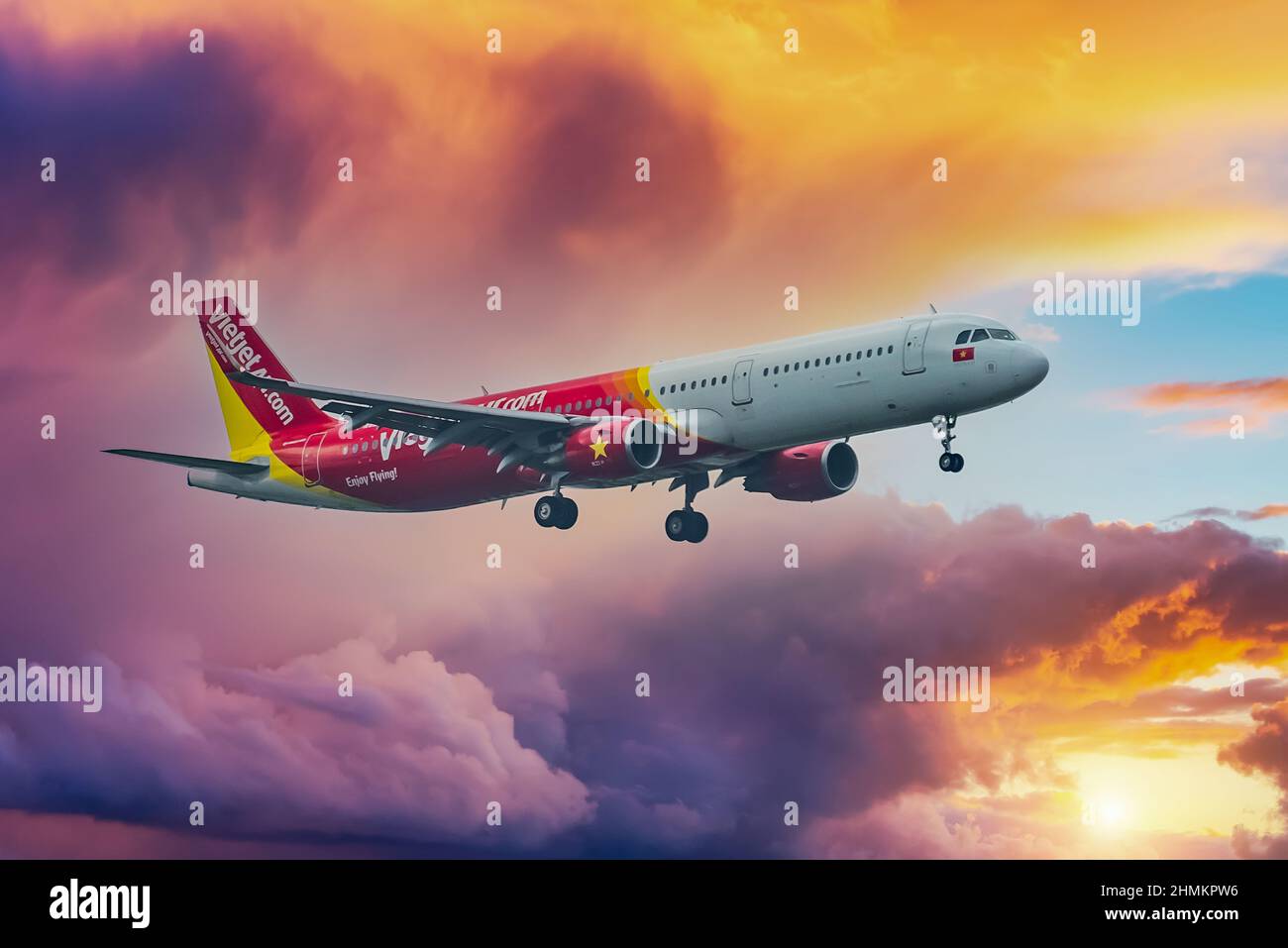 L'avion de Vietnam Airlines atterrit à l'aéroport CAN Tho, au Vietnam Banque D'Images