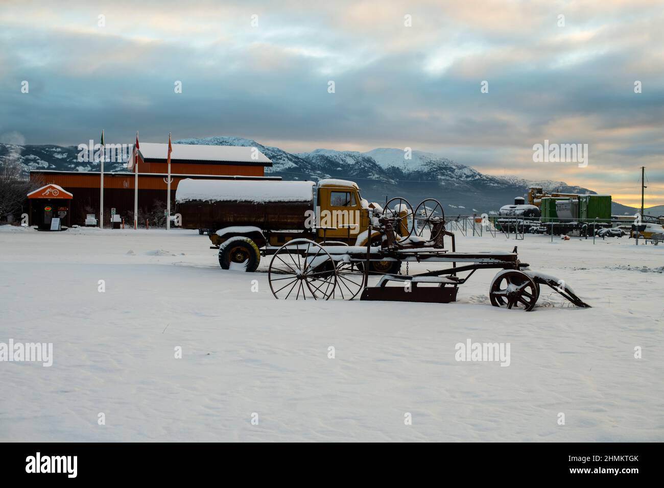 Véhicules d'époque au Musée des transports du Yukon à Whitehorse, au Yukon, au Canada Banque D'Images