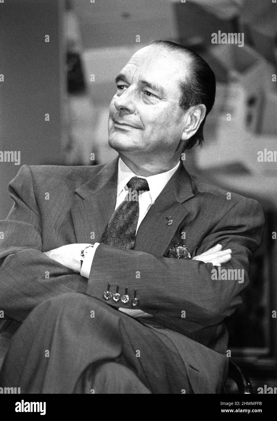 Jacques Chirac, député du RPR (parti politique de centre-droit), maire de Paris et candidat à l'élection présidentielle de 1995, ici lors de sa campagne électorale à Reims (Nord-est de la France) le 1995/04/13 Banque D'Images
