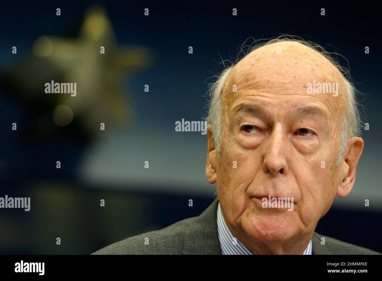 Belgique, Bruxelles, le 18 décembre 2003: Valry Giscard d'Estaing, Président de la Convention européenne, assiste à une conférence sur l'avenir de l'Europe où un traité établissant une Constitution pour l'Europe doit être adopté. Valry Giscard d'Estaing, Président de la Convention européenne Banque D'Images