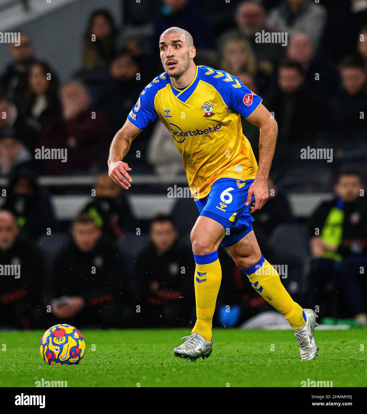 Londres, Royaume-Uni. 09th févr. 2022. Oriol Romeu de Southampton pendant le match au stade Tottenham Hotspur. Crédit photo : crédit: Mark pain/Alamy Live News Banque D'Images