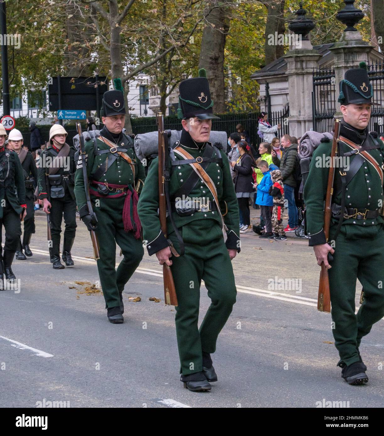Les réacteurs vêtus d’uniformes de la bataille de Waterloo défilent dans le spectacle du maire Lord 2021, Victoria Embankment, Londres. Banque D'Images