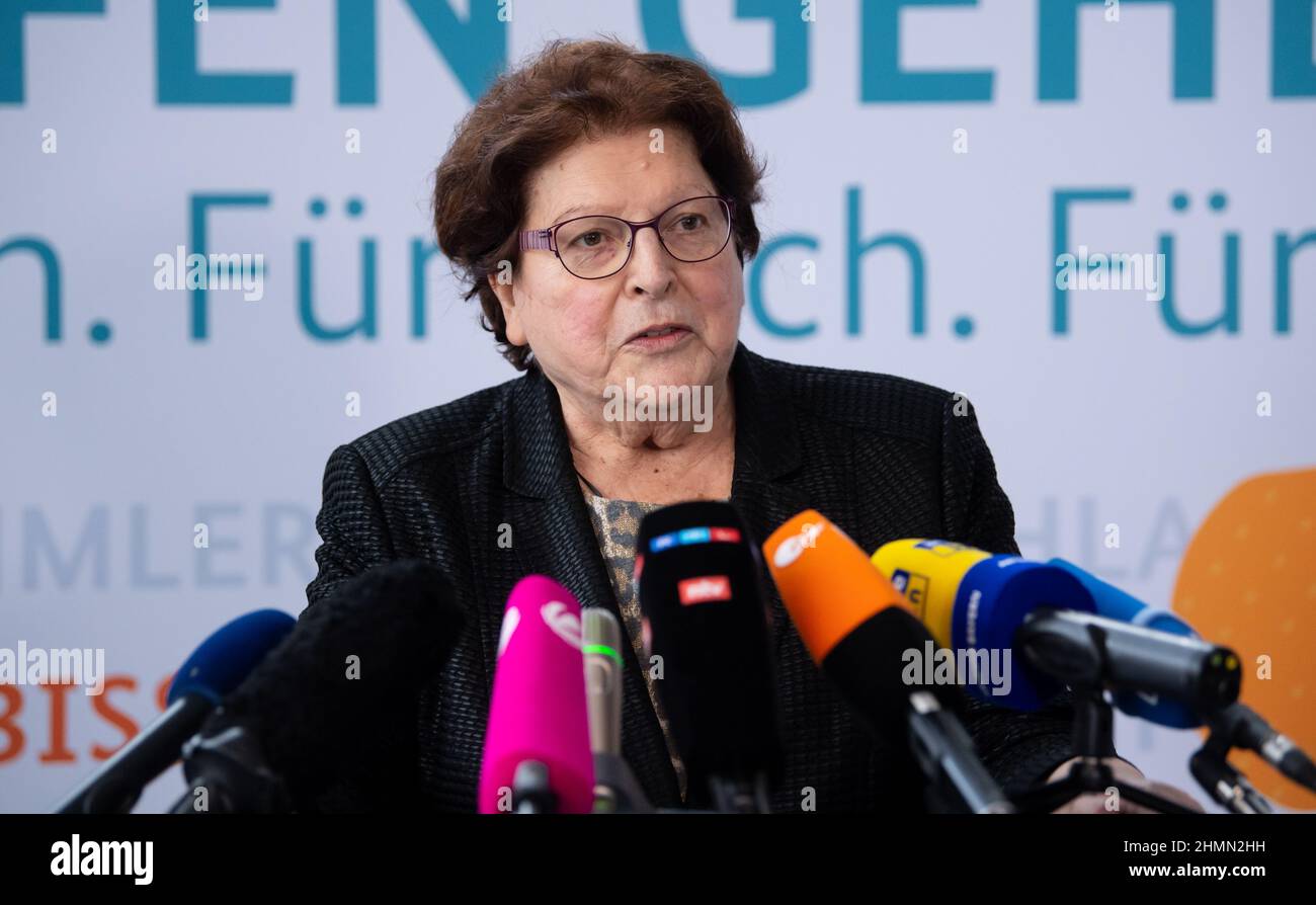 Munich, Allemagne. 11th févr. 2022. Barbara Stamm, présidente de Lebenshilfe pour les personnes handicapées intellectuelles, assiste à une conférence de presse sur la vaccination obligatoire dans les établissements. Credit: Sven Hoppe/dpa/Alay Live News Banque D'Images