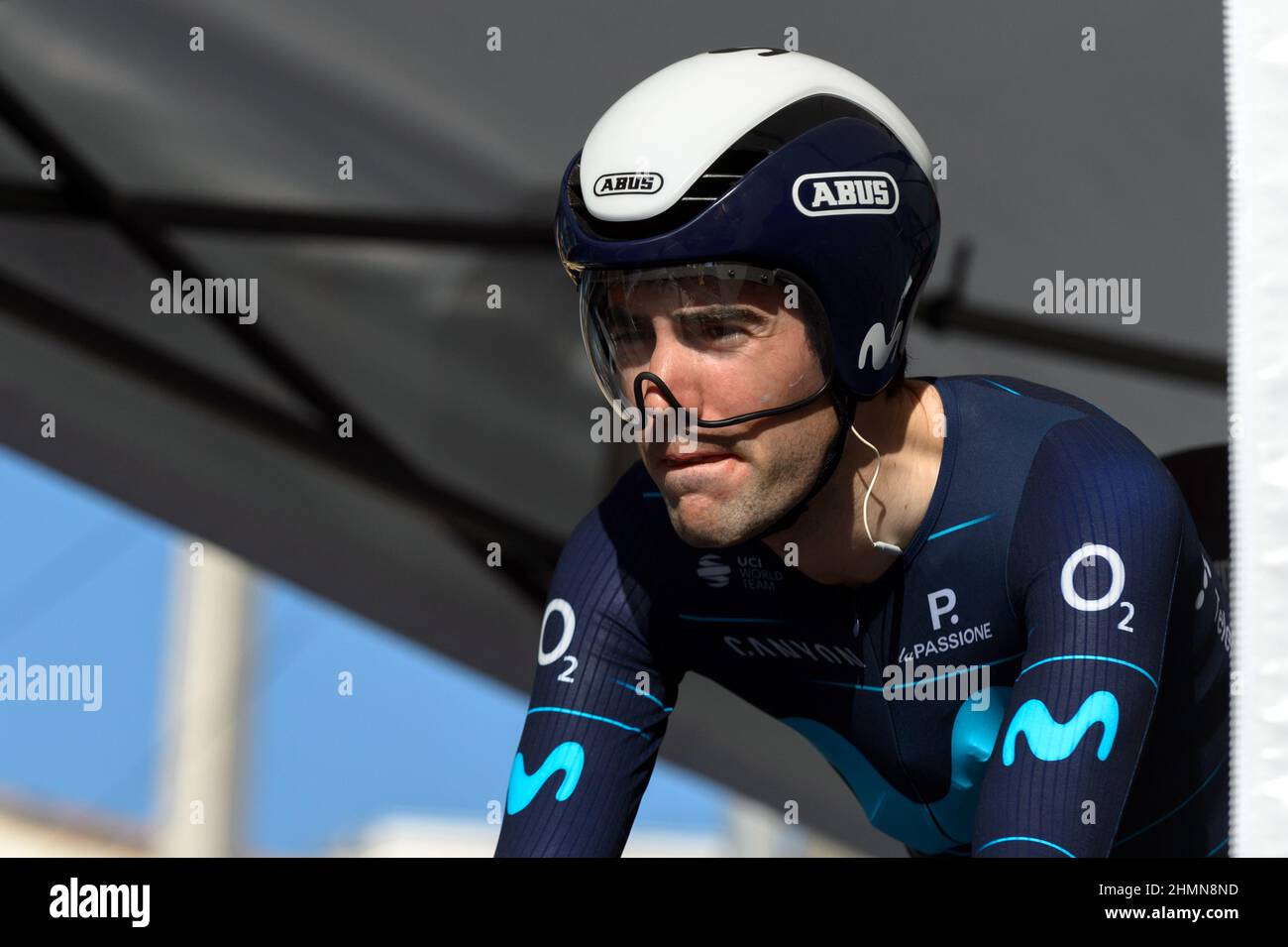 Antonio Pedrero (équipe Movistar) vu alerte au début du prologue.l'édition 7th du Tour de la Provence a lieu du 10 au 13 février 2022. La course a 3 étapes et un prologue. Le prologue est un essai de 7,1 kilomètres dans la ville de Berre-l'etang (Bouches-du-Rhône). Le gagnant du prologue est Filippo Ganna. (Photo de Laurent Coust / SOPA Images / Sipa USA) Banque D'Images