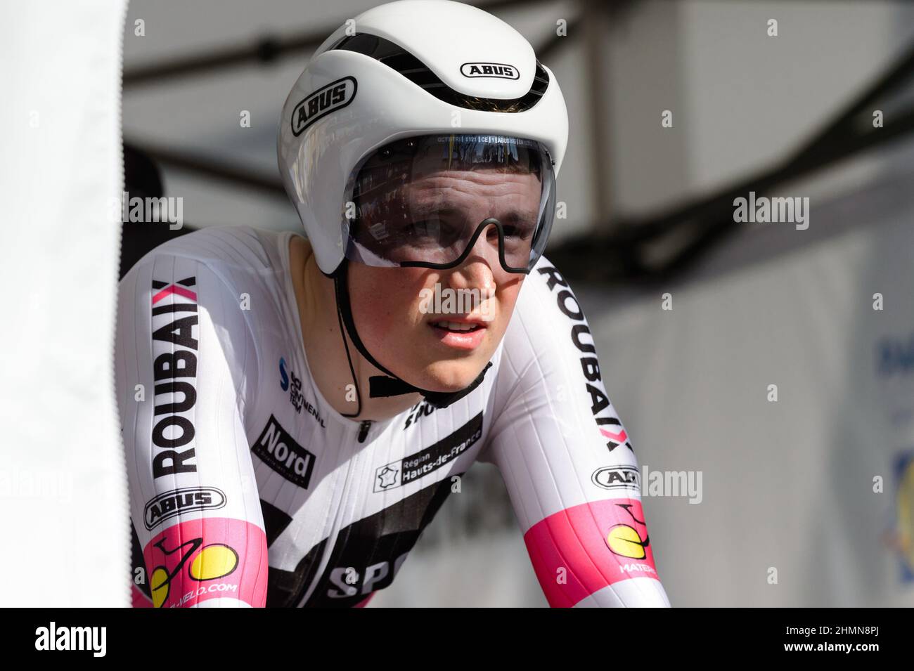 Emiel Vermeulen (Team Roubaix Lille Métropole - Go Sport) vu alerte au début de l'épreuve temps individuel.l'édition 7th du Tour de la Provence se déroule du 10 au 13 février 2022. La course a 3 étapes et un prologue. Le prologue est un essai de 7,1 kilomètres dans la ville de Berre-l'etang (Bouches-du-Rhône). Le gagnant du prologue est Filippo Ganna. (Photo de Laurent Coust / SOPA Images / Sipa USA) Banque D'Images