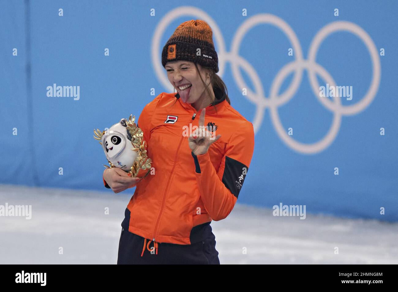 Pékin, Chine. 11th févr. 2022. Suzanne Scholing, des pays-Bas, fait un visage lors de la cérémonie de la compétition de patinage de vitesse sur piste courte pour femmes 1000m dans le stade intérieur de la capitale aux Jeux Olympiques d'hiver de Beijing 2022 le vendredi 11 février 2022. Suzanne Scholing, des pays-Bas, a remporté la médaille d'or, Minjeong Choi, de Corée du Sud, la médaille d'argent et Hanne Desmet, de Belgique, la médaille de bronze. Photo de Richard Ellis/UPI crédit: UPI/Alay Live News Banque D'Images