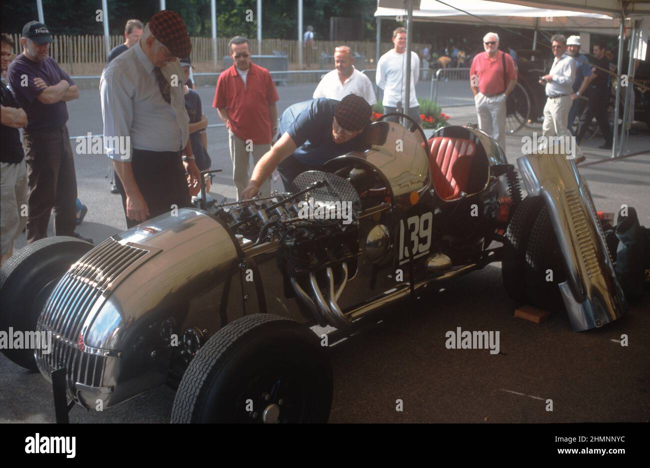 Le Steyr-Allard 1947 équipé d'un moteur V8 refroidi par air dans le Paddock lors du Goodwood Festival of Speed 2003. Banque D'Images
