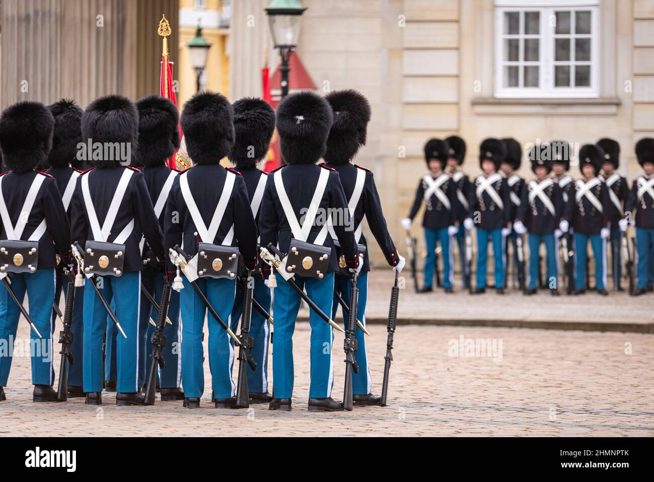 Relève de la garde au Palais royal d'Amalienborg, Copenhague, Danemark  Photo Stock - Alamy