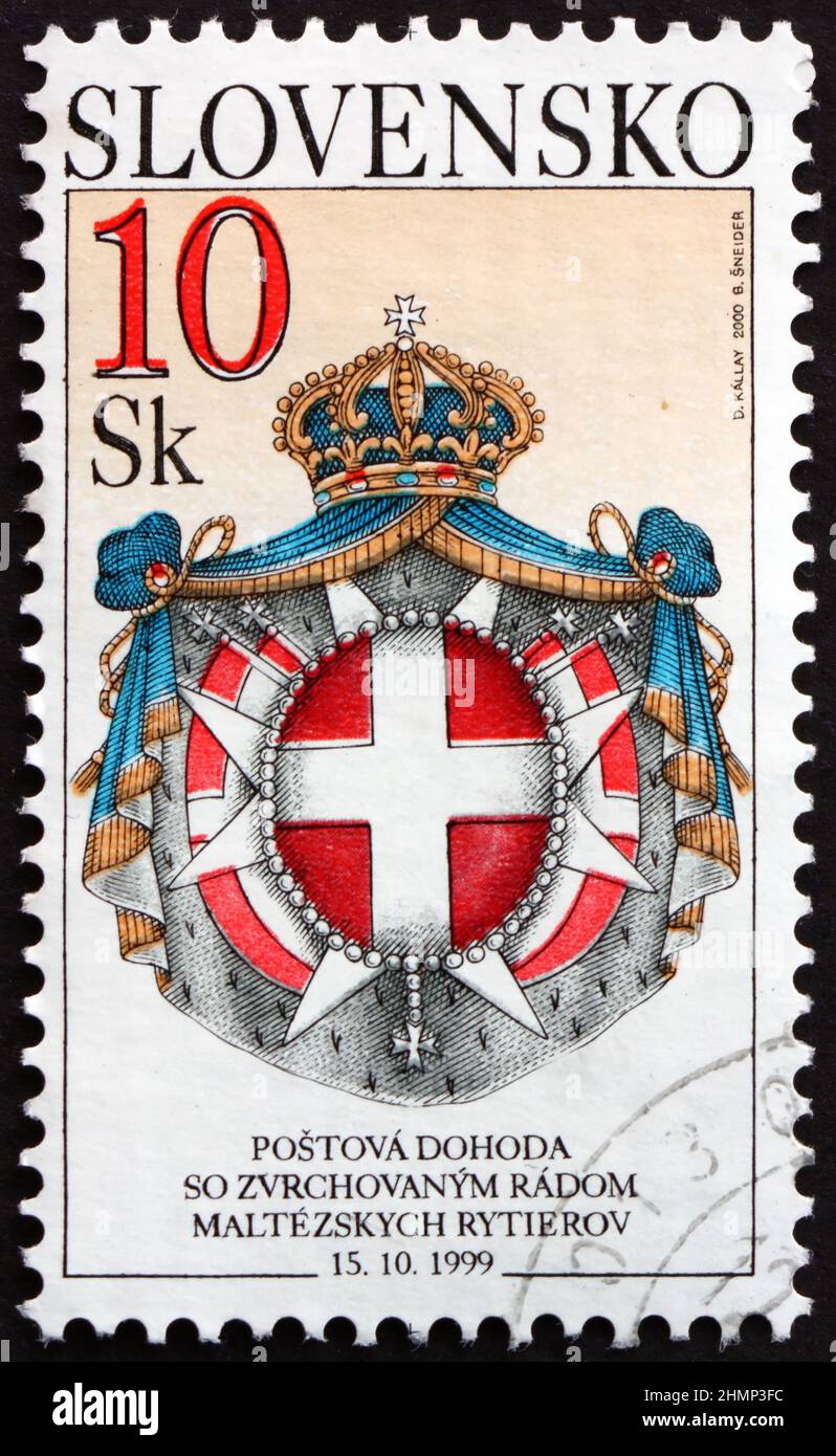 SLOVAQUIE - VERS 2000: Un timbre imprimé en Slovaquie montre des armoiries, Accord postal avec l'ordre militaire souverain de Malte, vers 2000 Banque D'Images
