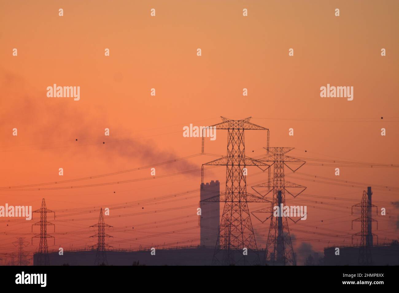 Pollution de l'air de la centrale. Ciel coloré Banque D'Images