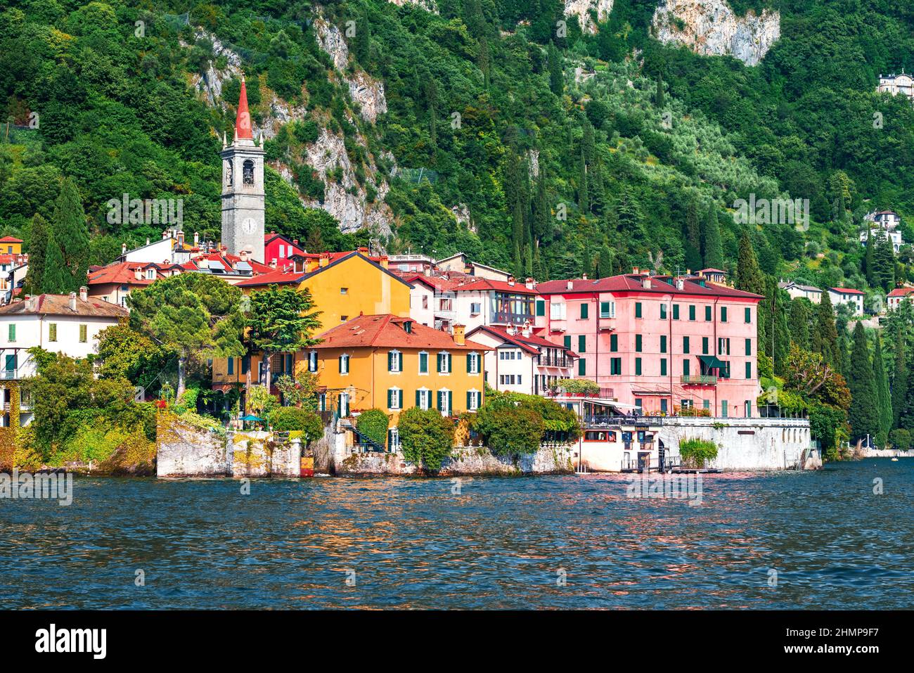 Varenna, Lac de Côme - pittoresque village sur la côte du Lago, Lombardie doit visiter l'Italie place. Banque D'Images