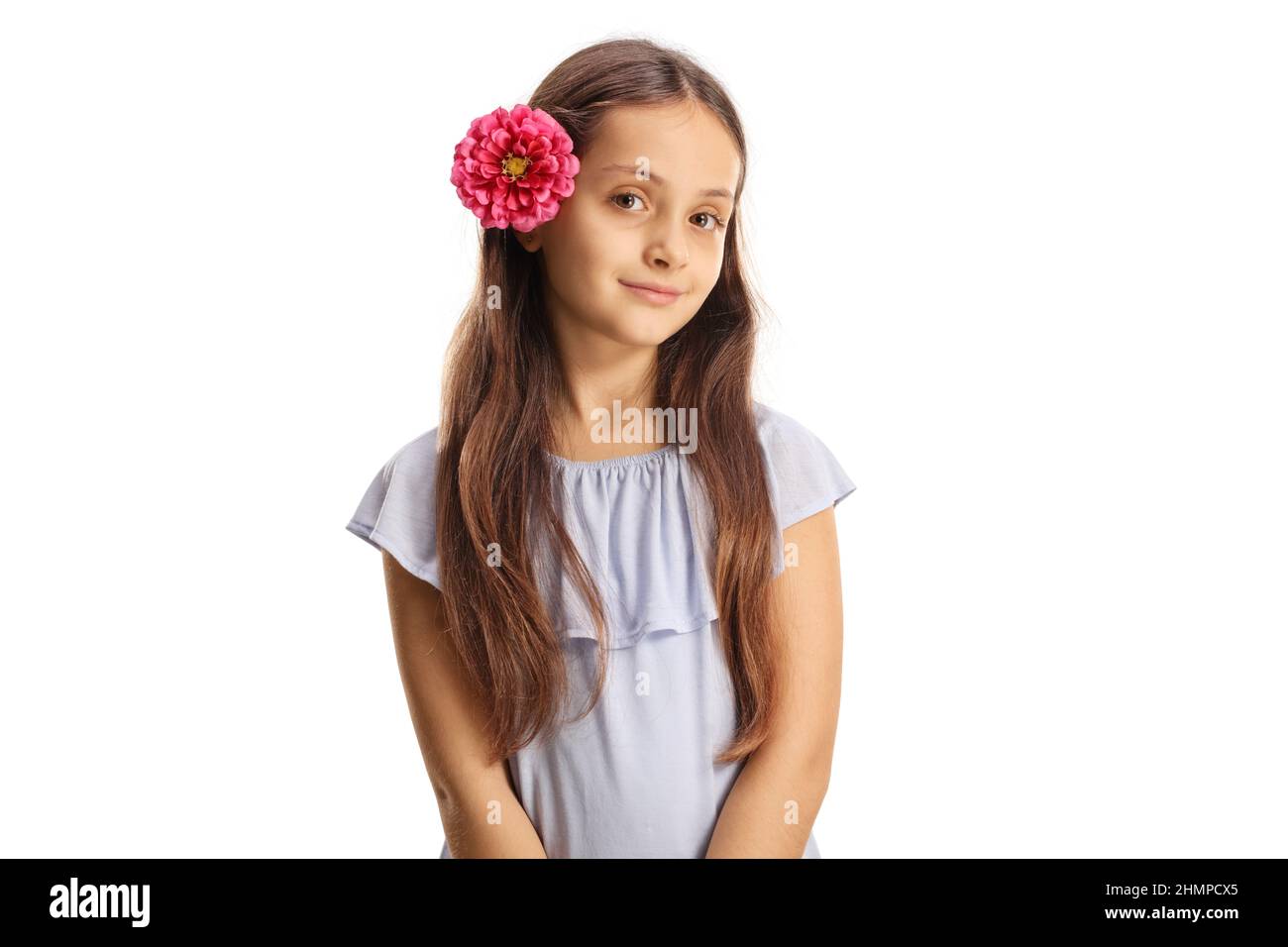 Portrait d'une belle fille avec fleur dans ses cheveux isolés sur fond blanc Banque D'Images