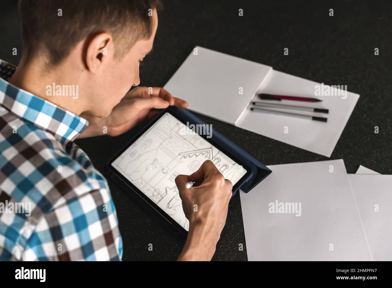 Dessin de créateur sur une tablette numérique avec stylet Banque D'Images