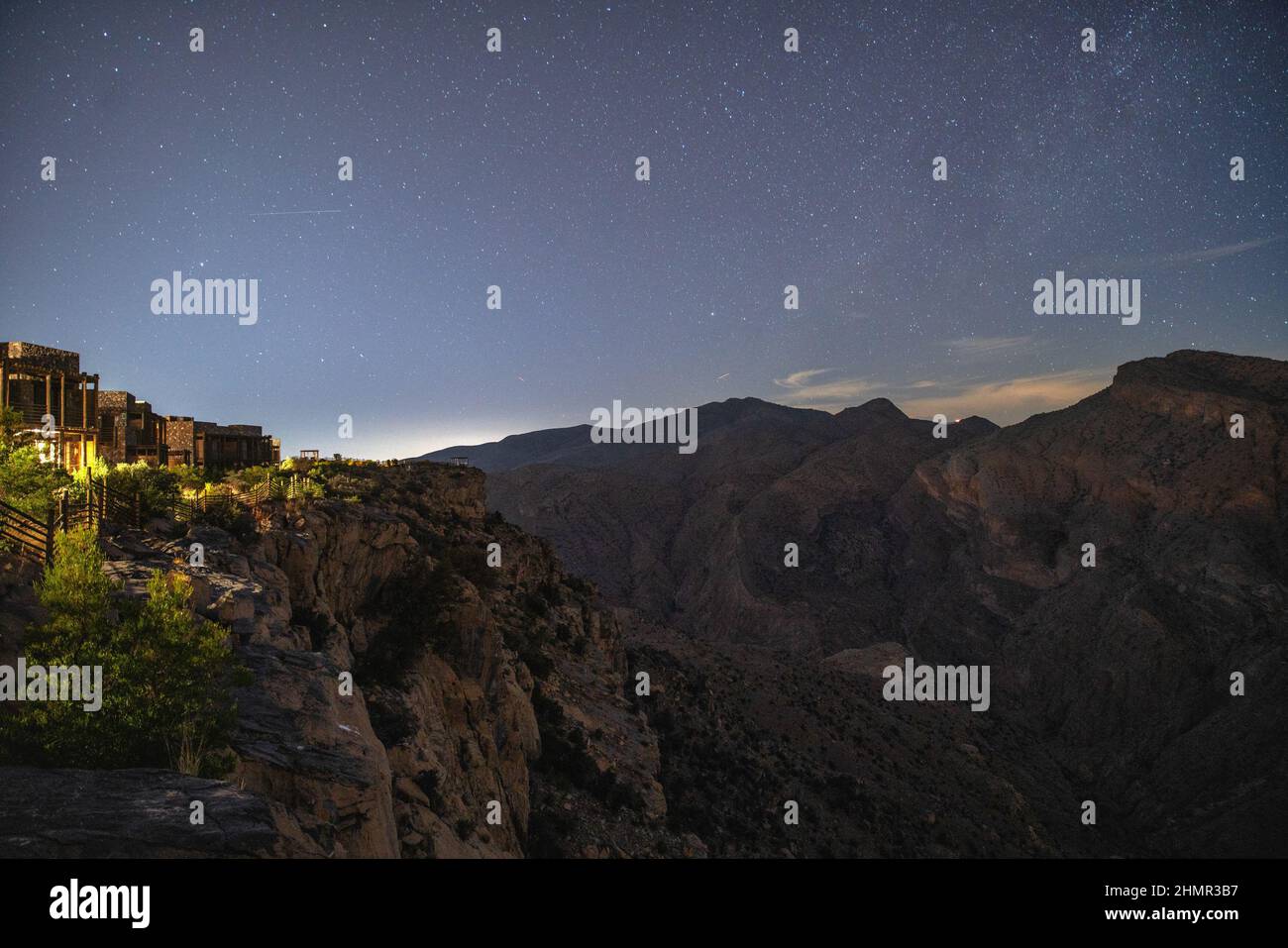 Vue sur les montagnes Jabal Akhdar la nuit avec Stars Banque D'Images