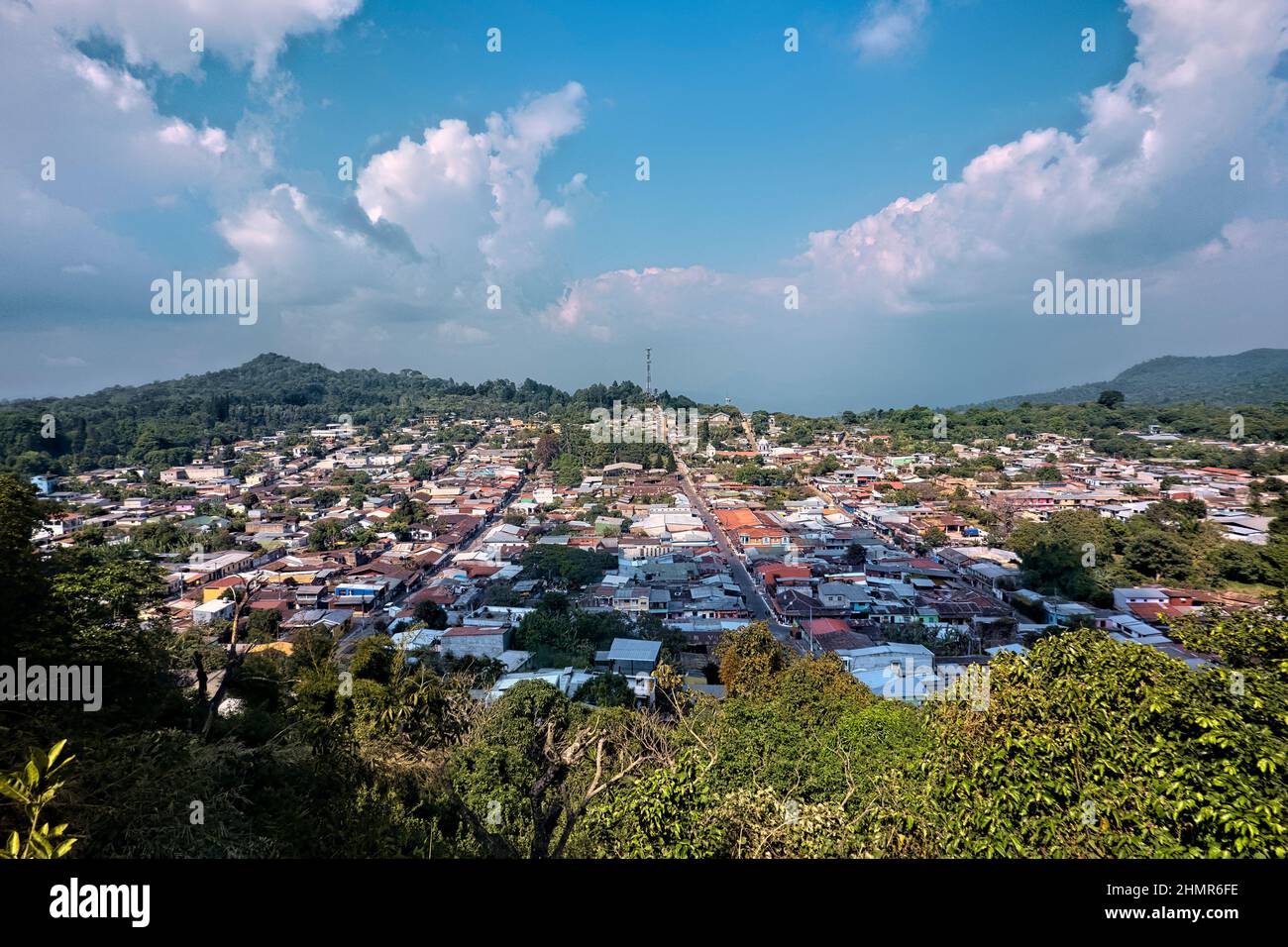 Vue sur la charmante ville d'Ataco sur la Ruta de las Flores, El Salvador Banque D'Images