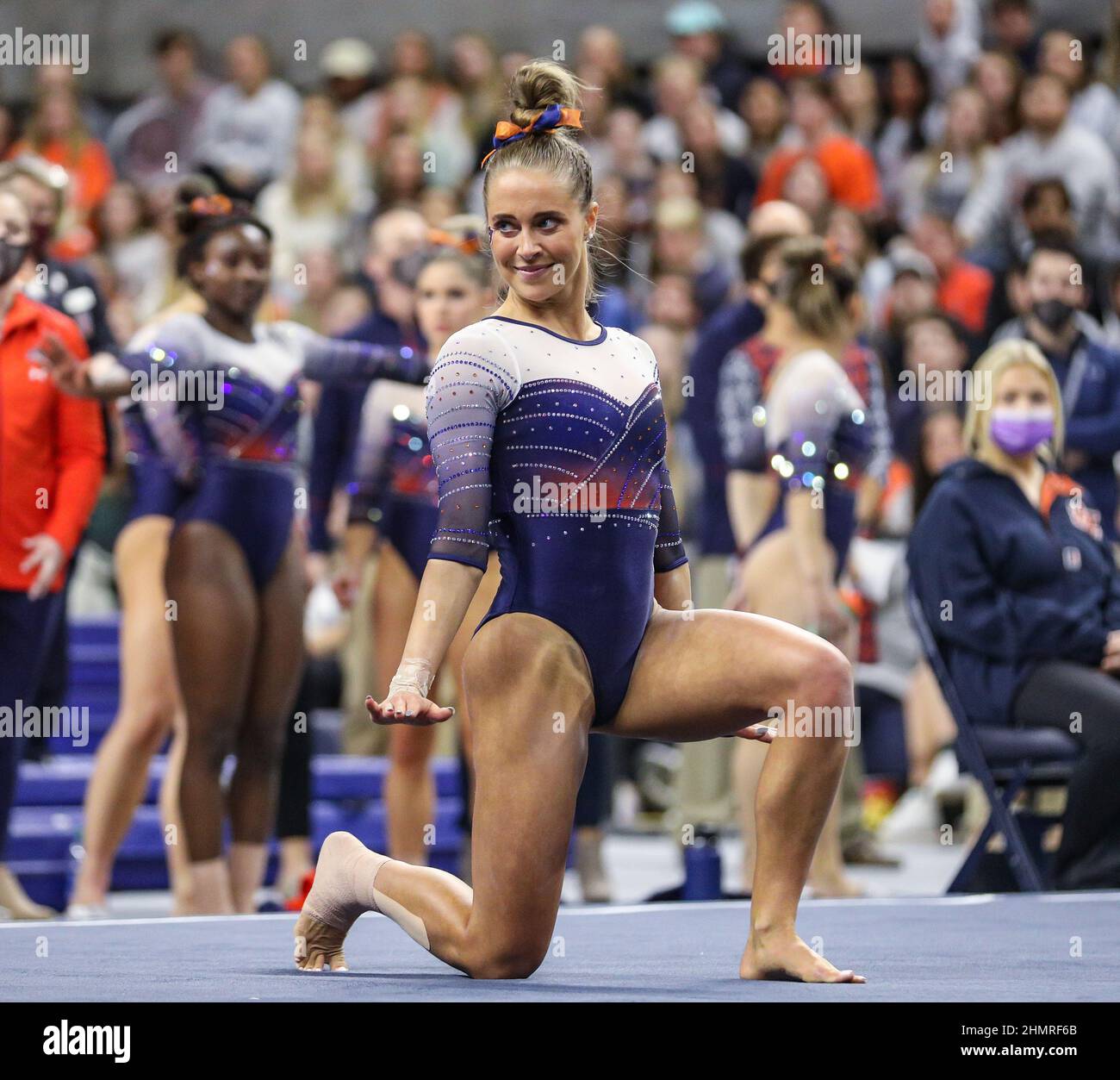 Auburn, ALABAMA, États-Unis. 11th févr. 2022. Drew Watson d'Auburn exécute sa routine de plancher pendant la rencontre de gymnastique NCAA entre les Tigres d'Auburn et les Tigres du Missouri à Auburn Arena à Auburn, AL. Kyle Okita/CSM/Alamy Live News Banque D'Images
