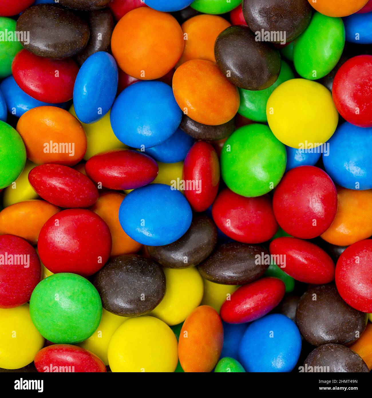 les lentilles au chocolat sont des bonbons colorés Banque D'Images