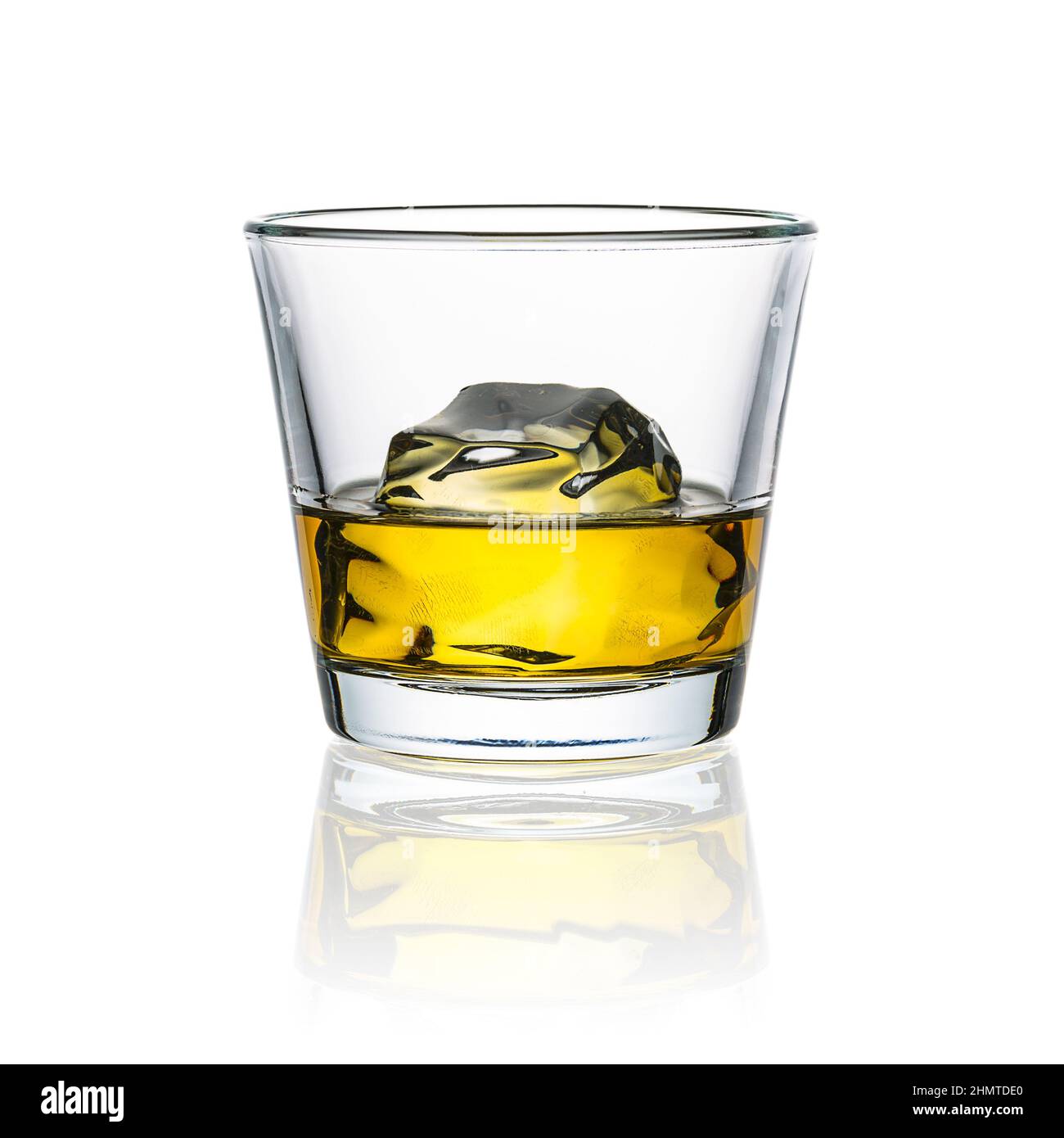 verre à whisky avec glace Banque D'Images