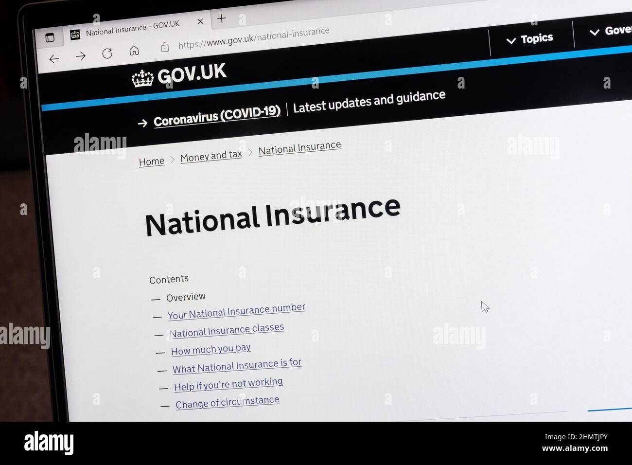 Informations sur l'assurance nationale sur le site Web gov.uk sur un ordinateur portable, Angleterre, Royaume-Uni. Les taux d'assurance nationale doivent augmenter en avril 2022 Banque D'Images